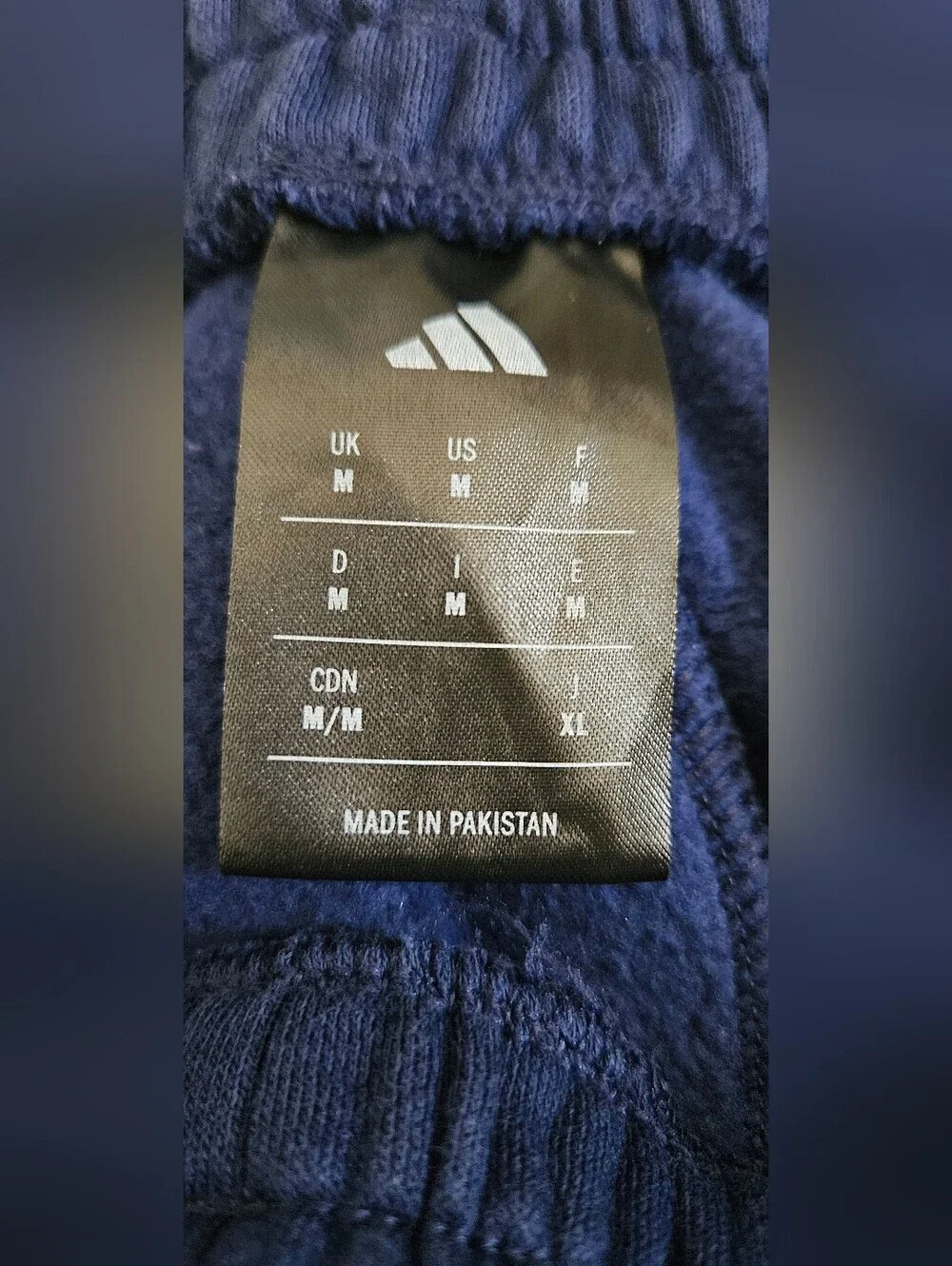 Adidas Navy 3 Stripe Athletic Shorts Men’s Medium.Classic Adidas athletic shorts